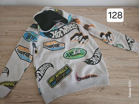 Mikiny, 128