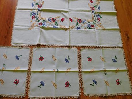 Vidiecký -ručne vyšívaný set obrusov-122x135cm,, 
