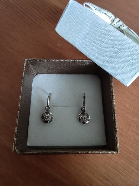 Detske nausnice z bieleho zlata,