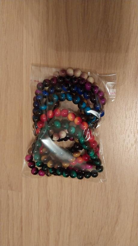 8ks farebnych naramkov, 