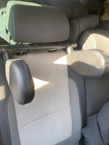 Opierka hlavy do auta, 