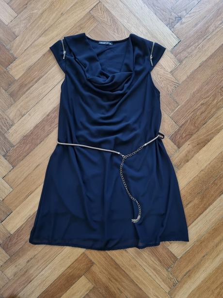 Čierne šaty so zlatým opaskom, m