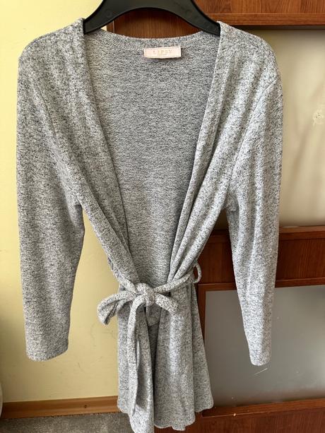 Krasny svetrik, lipsy london,140