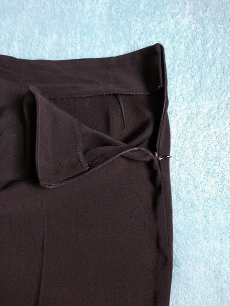 Spoločenské nohavice, 40