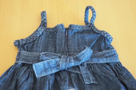 Rifľové šaty so zaväzovaním vzadu, 98