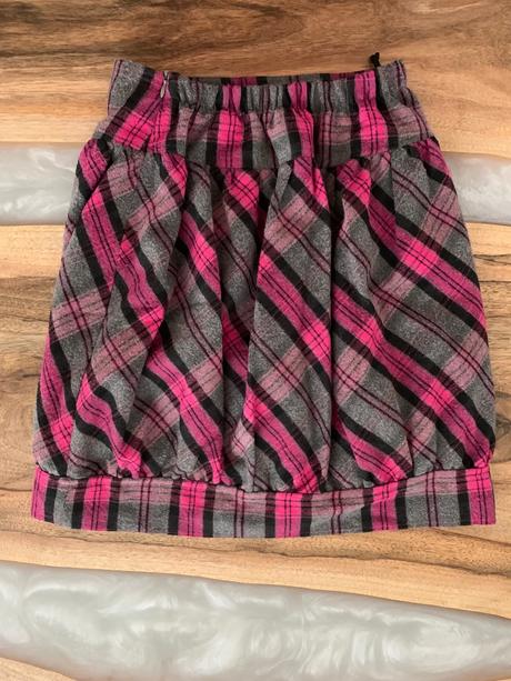 Karovaná sukňa, 158