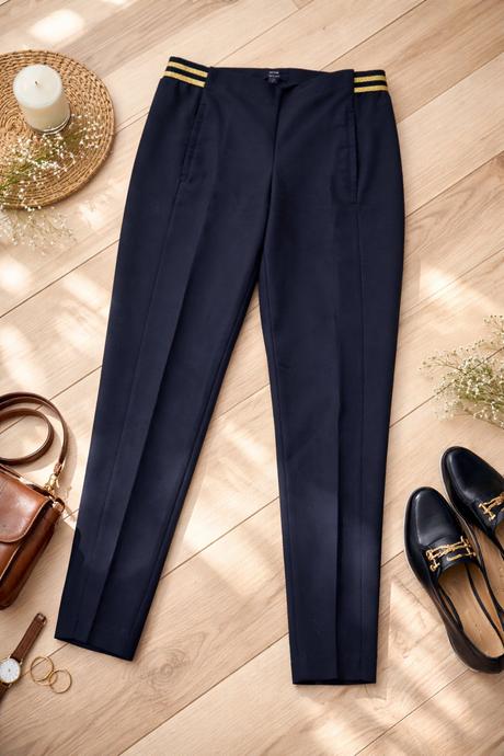 Elegantné tmavomodré nohavice so zlatým detailom, 36
