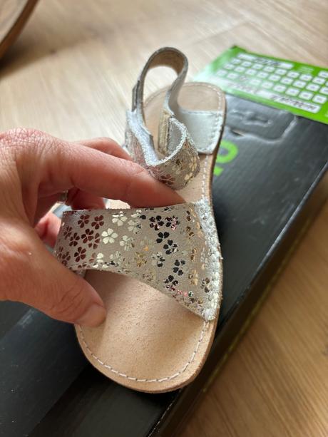 Sandalky ok bare mirrisa, 25