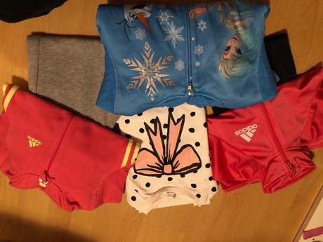 Adidasove supravy a mikiny, 104–116