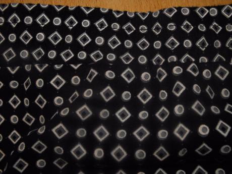 Čierna vzorovaná balónová suknička, 104