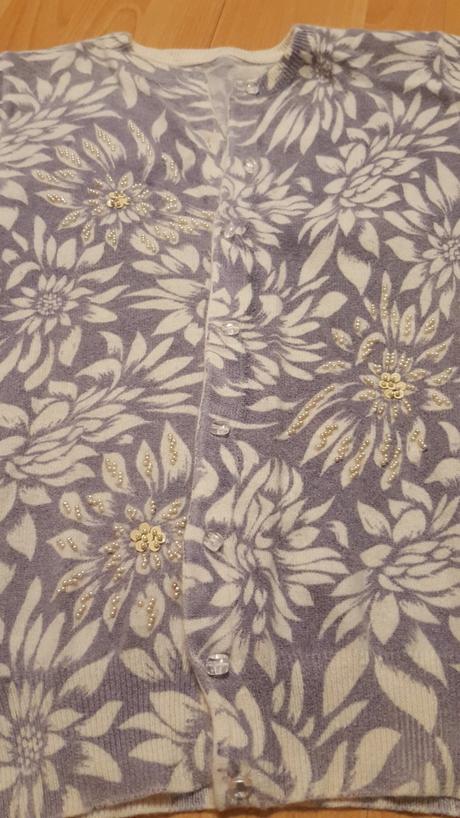 Sveter s perličkami z angorskej vlny, l