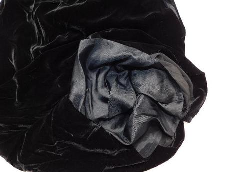 Kvalitne zamatove saty, 38