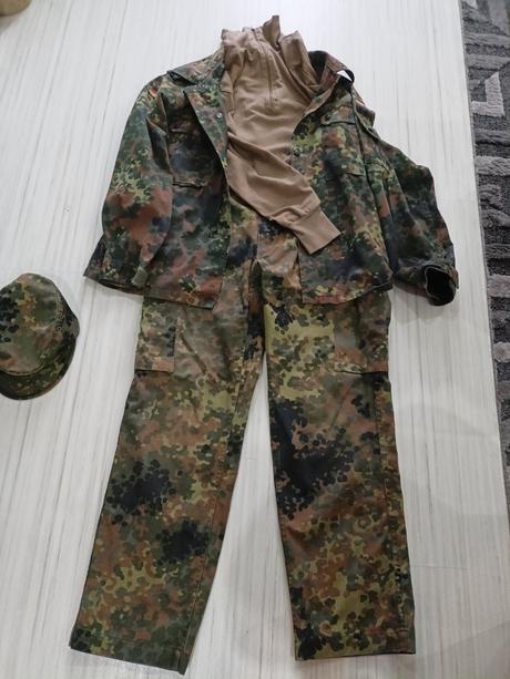 Vojenské oblečenie, m