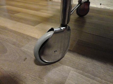 Vozík na servírovanie,