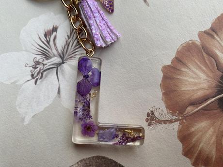 Ručne vyrobené živicové kľúčenky, 