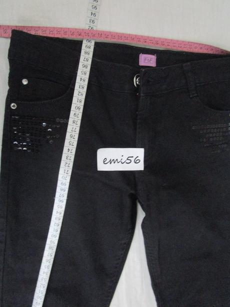 2279. čierne džínsy, 152