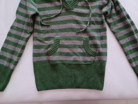 Pásikový sveter s kapucou montego, s