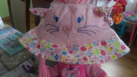 Klobucik s macickou, young dimension,104