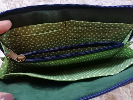 Krásna penaženka na zips, 