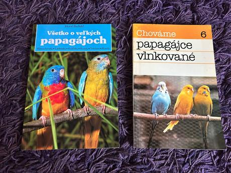 Sada 2 kníh o papagájoch,