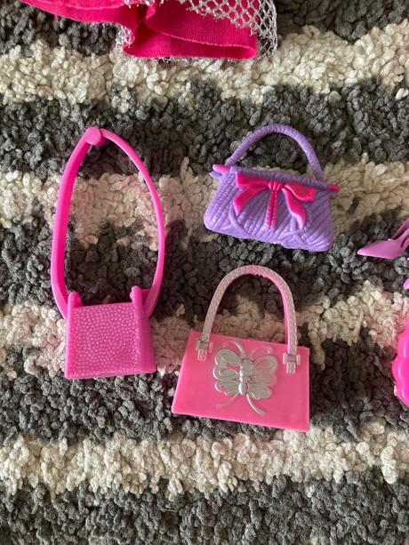 Šaty a doplnky pre barbie, 