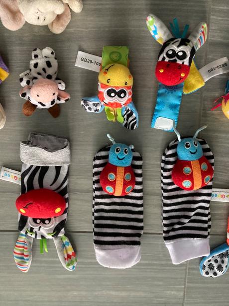 Bábätkovské hrkálky na ruky a nohy,