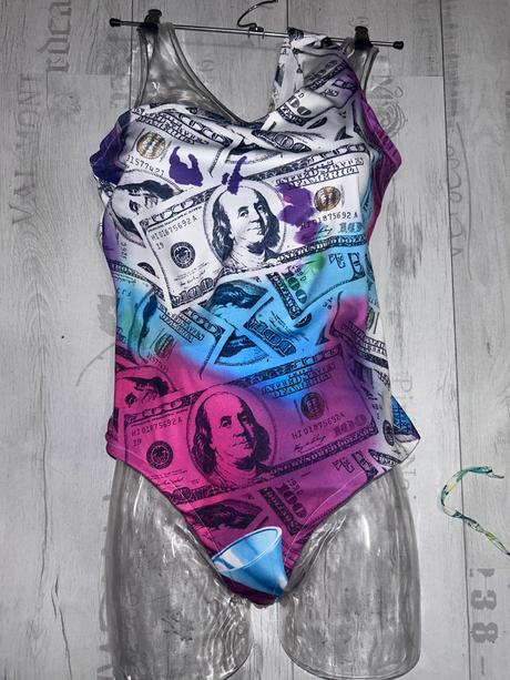 Plavky s kaftanom, 40