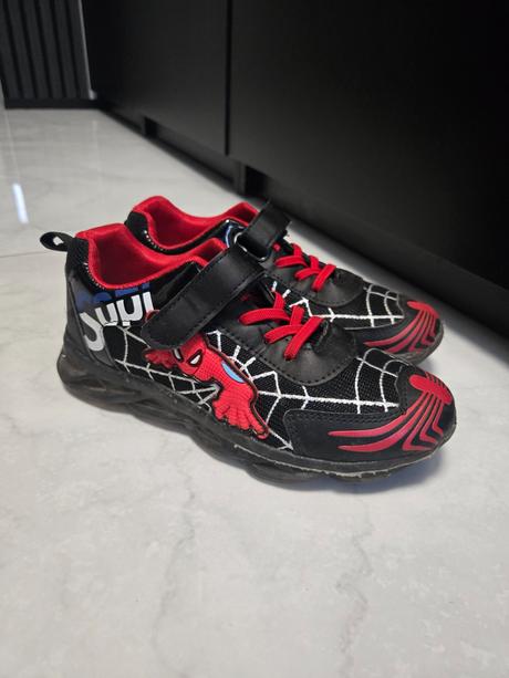 Tenisky spiderman, 35