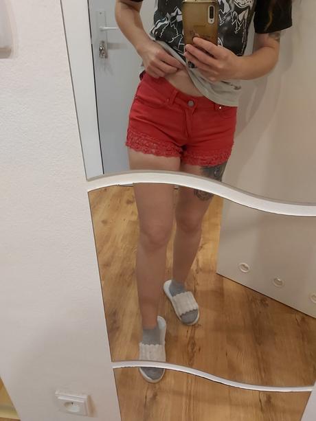 Červené šortky., gate,34