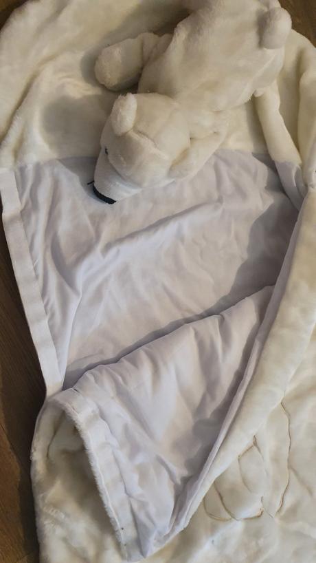 Spacak s medvedikom plyšakom,