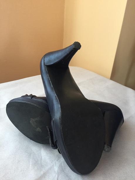 Tmavomodré lodičky, 39