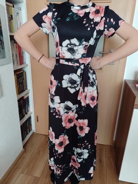 Krásne šaty, nenosené, s