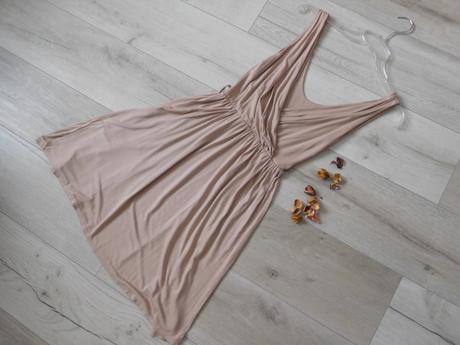 Šaty pružné mandľovej farby s,, s