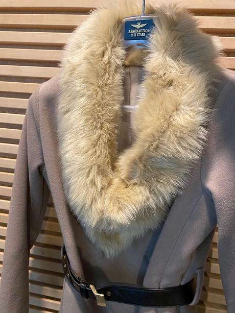 Kabát s bohatou kožušinkou, s