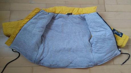 Výrazná žltá bundička, 86