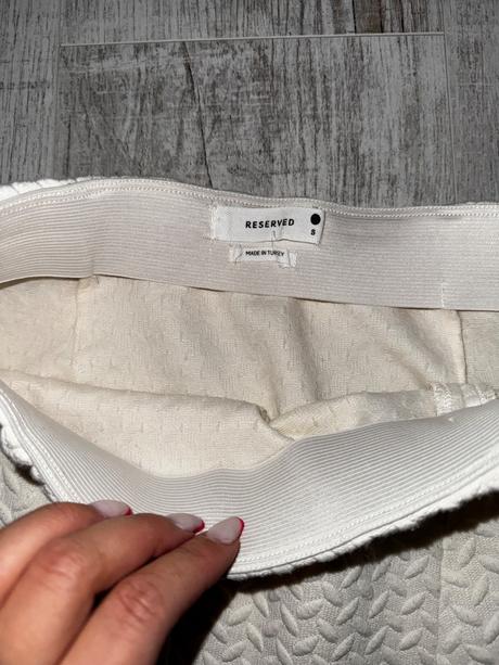 Krémová sukňa s rozparkom, reserved,s