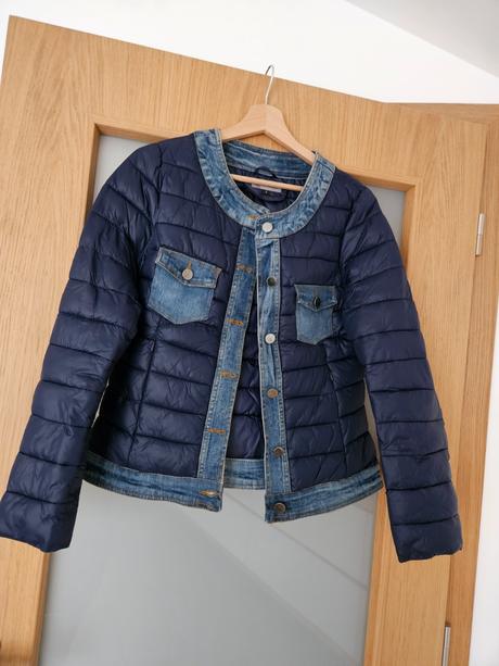 Jarná prešívaná bunda s džínsovými detailami, s