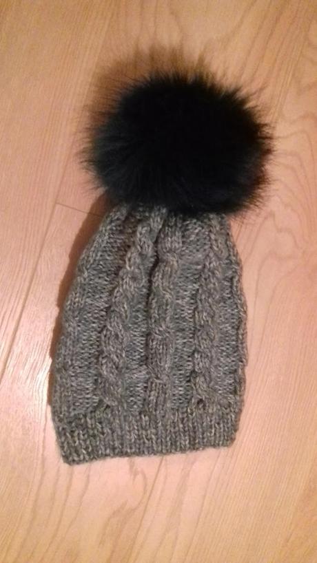 Pletená čiapka s kožušinkovým brmbolcom, 