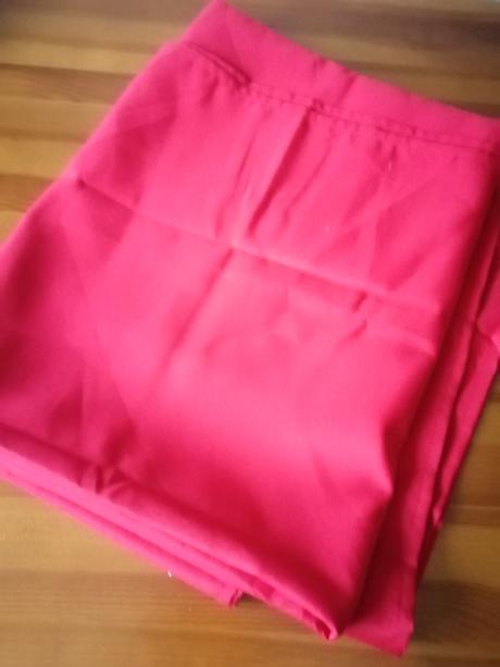 Červený obrus hodí sa aj ako viamocny, 