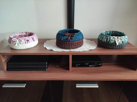 Ručne háčkovaný košík,