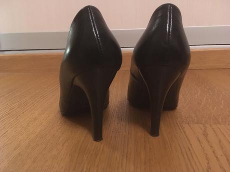 Celokožené čierne lodičky, 38