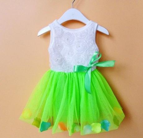 Krásne šaty s tutu sukničkou a lupienkami, 86