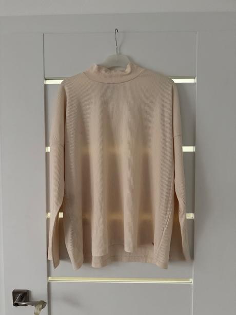 Bežove tričko so stojačikom, mohito,m