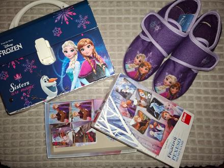 Ľadové kráľovstvo papučky, kufrík a pexeso, 30