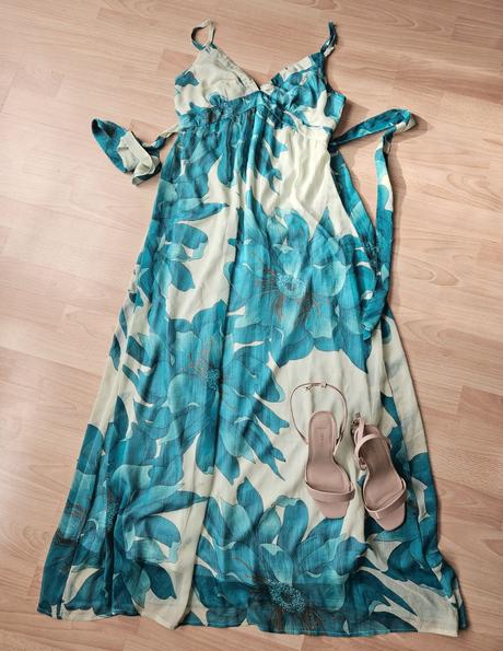 Pekné lahulinké šaty, m