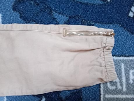 Nohavice so zipsami, 152