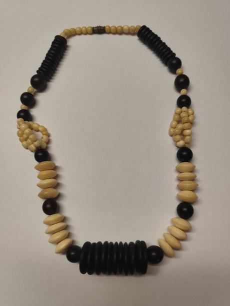 Retro nahrdelnik cca 40 rokov stary, 