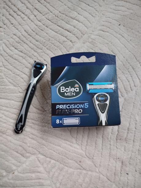 Žiletky balea 8 ks + strojček, 