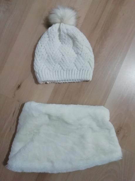 Biely komplet ciapka a kpzusinkovy tunel uni,