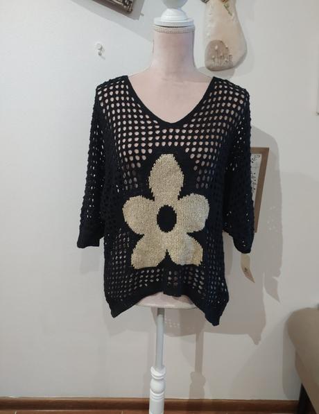 Dierovany svetrík s kvetom, 